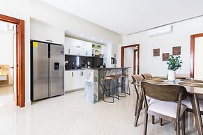 Tropical 2BR Retreat - Terrace, BBQ and Pool