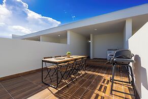 Tropical 2BR Retreat - Terrace, BBQ and Pool