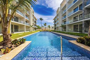 Tropical 2BR Retreat - Terrace, BBQ and Pool