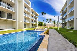 Tropical 2BR Retreat - Terrace, BBQ and Pool