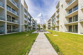 Tropical 2BR Retreat - Terrace, BBQ and Pool