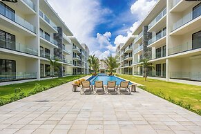 Tropical 2BR Retreat - Terrace, BBQ and Pool