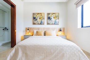 Tropical 2BR Retreat - Terrace, BBQ and Pool