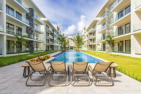 Tropical 2BR Retreat - Terrace, BBQ and Pool