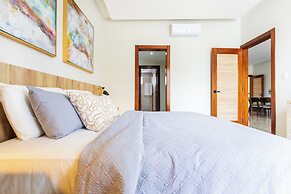 Tropical 2BR Retreat - Terrace, BBQ and Pool