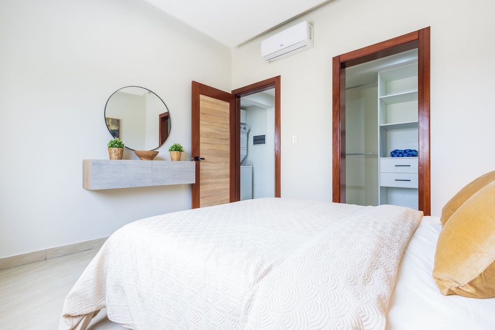 Tropical 2BR Retreat - Terrace, BBQ and Pool