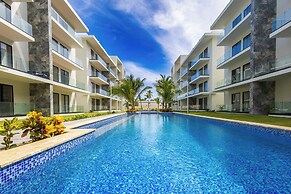 Tropical 2BR Retreat - Terrace, BBQ and Pool