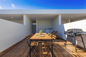 Tropical 2BR Retreat - Terrace, BBQ and Pool
