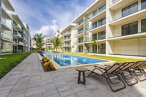 Tropical 2BR Retreat - Terrace, BBQ and Pool