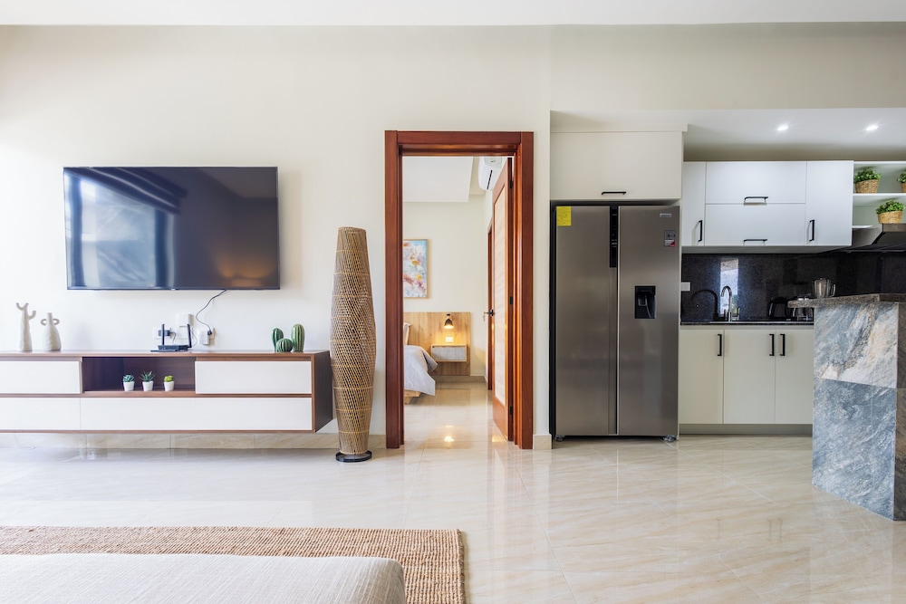 Tropical 2BR Retreat - Terrace, BBQ and Pool