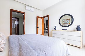 Tropical 2BR Retreat - Terrace, BBQ and Pool