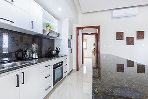 Tropical 2BR Retreat - Terrace, BBQ and Pool