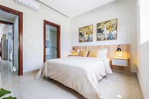 Tropical 2BR Retreat - Terrace, BBQ and Pool