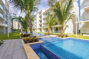 Tropical 2BR Retreat - Terrace, BBQ and Pool