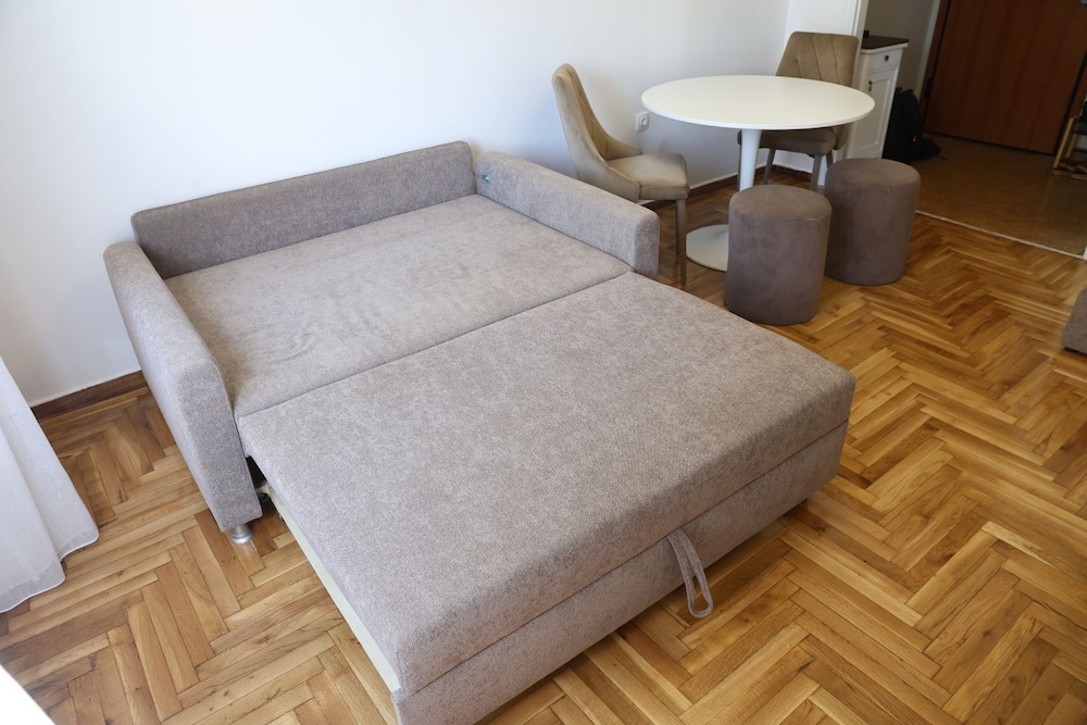 Serene & Stylish apt by GHH
