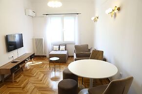 Serene & Stylish apt by GHH