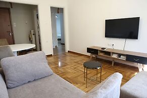 Serene & Stylish apt by GHH