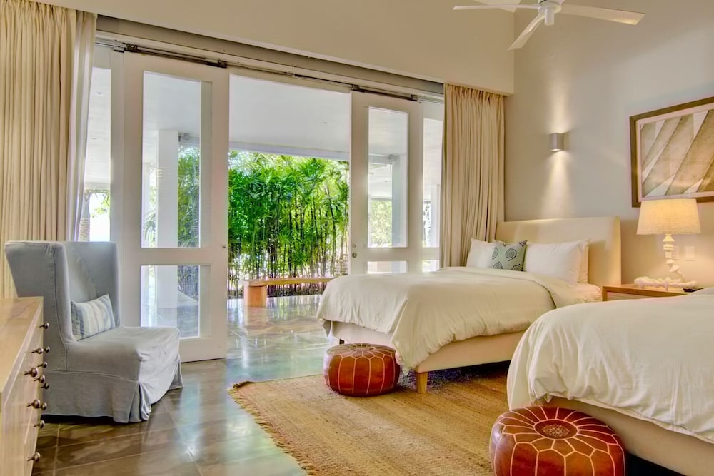 Breathtaking Ocean-view Home w Pool Modern Design