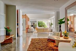 Breathtaking Ocean-view Home w Pool Modern Design