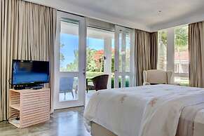Breathtaking Ocean-view Home w Pool Modern Design
