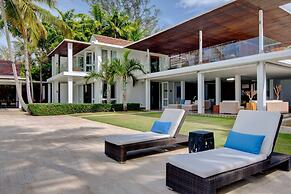 Breathtaking Ocean-view Home w Pool Modern Design