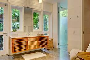 Breathtaking Ocean-view Home w Pool Modern Design