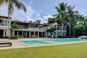 Breathtaking Ocean-view Home w Pool Modern Design