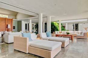 Breathtaking Ocean-view Home w Pool Modern Design