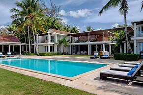 Breathtaking Ocean-view Home w Pool Modern Design