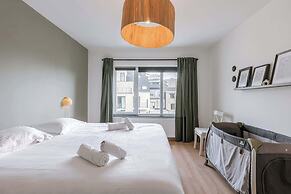 Modern Apartment With Balcony Near City Center