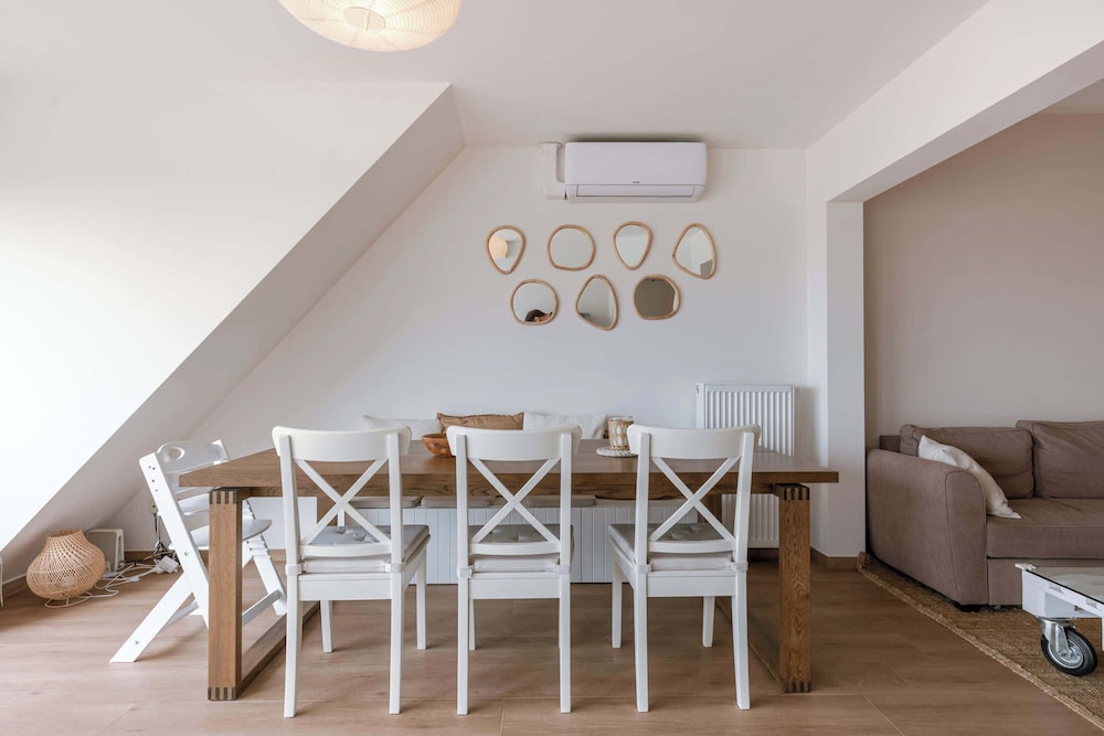 Modern Apartment With Balcony Near City Center