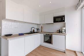 Modern Apartment With Balcony Near City Center