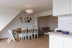 Modern Apartment With Balcony Near City Center