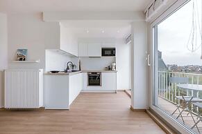 Modern Apartment With Balcony Near City Center