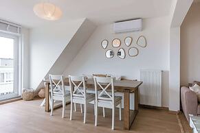 Modern Apartment With Balcony Near City Center