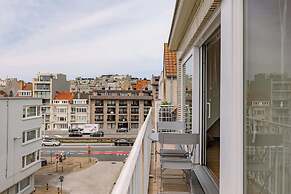 Modern Apartment With Balcony Near City Center