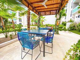 Indigo 7 - Steps from Playa Brujas Beach