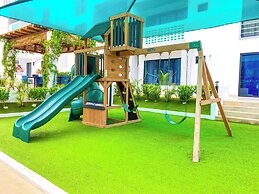 Indigo 7 - Steps from Playa Brujas Beach