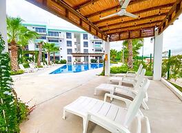 Indigo 7 - Steps from Playa Brujas Beach