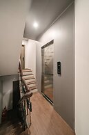 Trainstreet-Oldquarter-Elevator