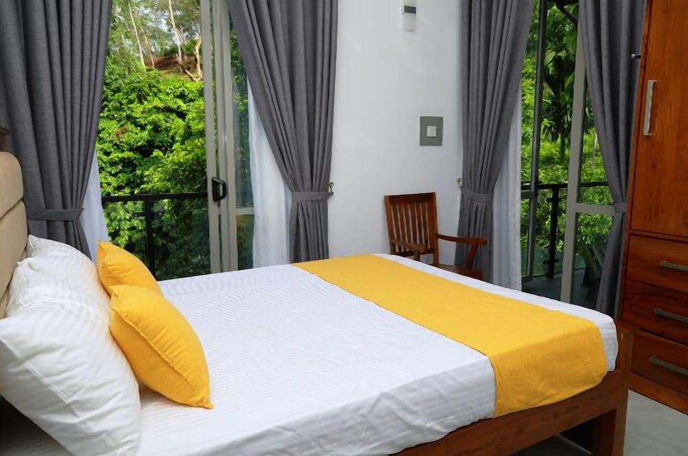 Lathpandura Hotel