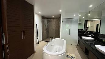 Beachfront and Pool 2 BR Apt- Celeena 870