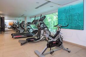 Beachfront and Pool 2 BR Apt- Celeena 870