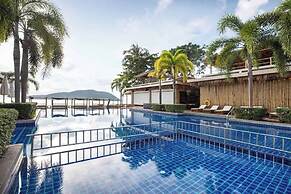 Beachfront and Pool 2 BR Apt- Celeena 870