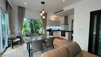 Beachfront and Pool 2 BR Apt- Celeena 870