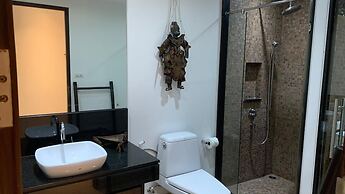 Beachfront and Pool 2 BR Apt- Celeena 870
