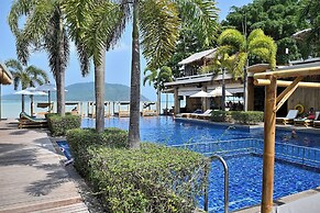 Beachfront and Pool 2 BR Apt- Celeena 870
