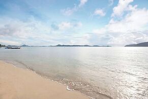 Beachfront and Pool 2 BR Apt- Celeena 870