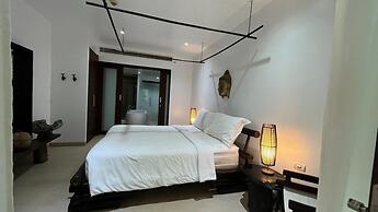 Beachfront and Pool 2 BR Apt- Celeena 870