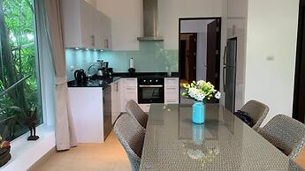 Beachfront and Pool 2 BR Apt- Celeena 870
